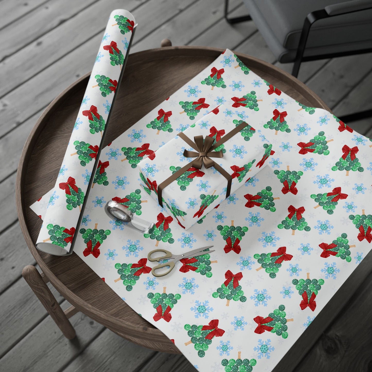 Snowflakes & Paddle Pines (Wrapping Papper)