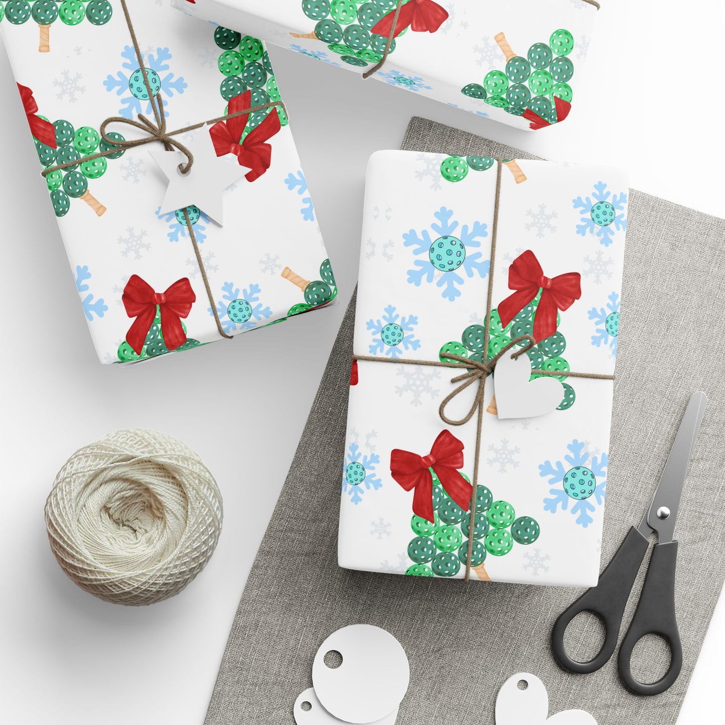 Snowflakes & Paddle Pines (Wrapping Papper)