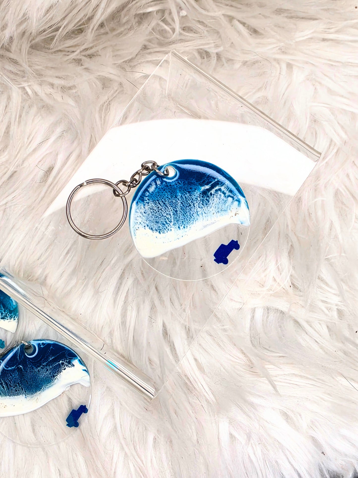 Round Handmade Ocean Resin Jeep Keychain | Beach Wave Acrylic Key Ring for Jeep Lovers