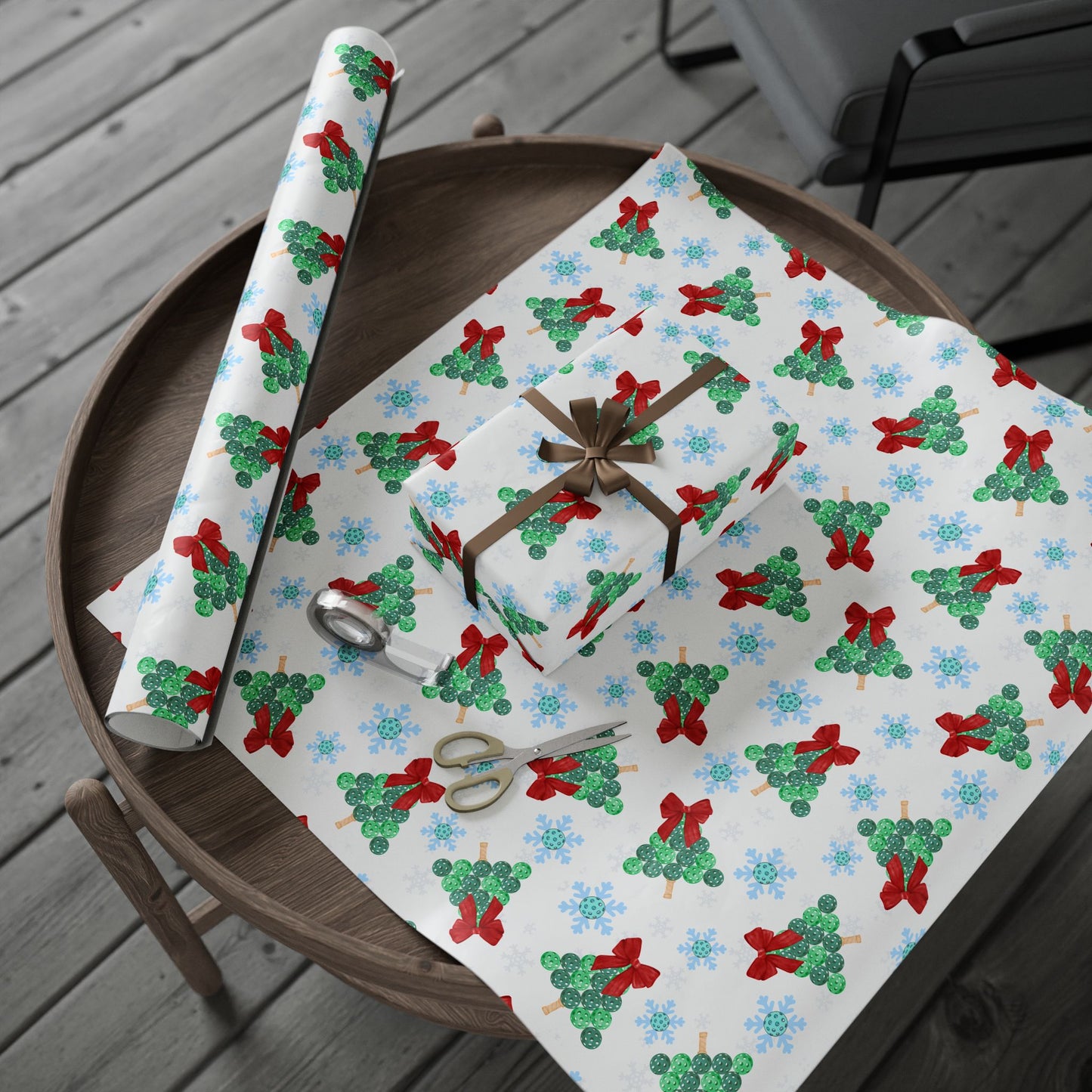 Snowflakes & Paddle Pines (Wrapping Papper)