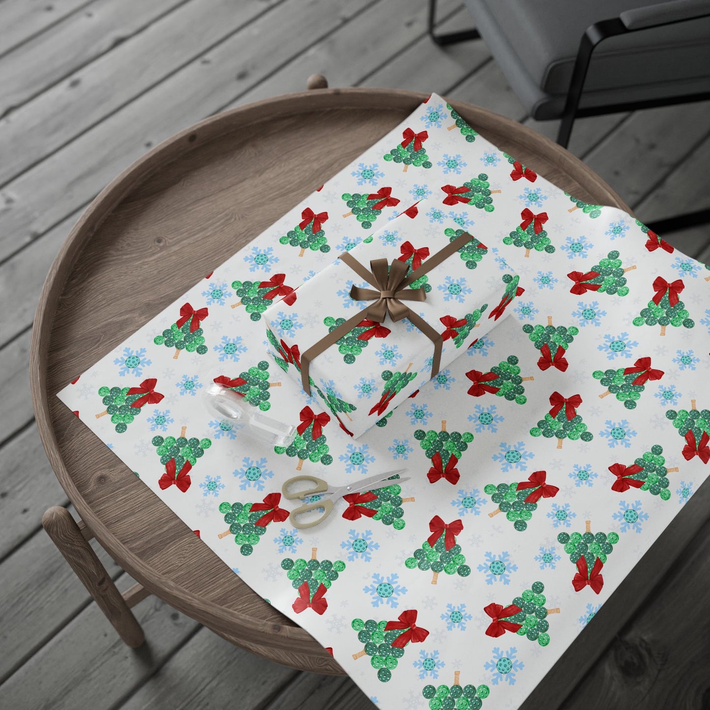 Snowflakes & Paddle Pines (Wrapping Papper)