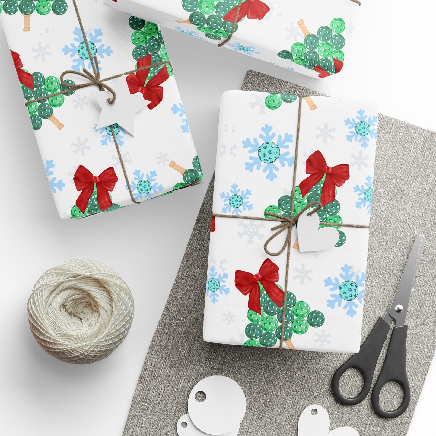 Snowflakes & Paddle Pines (Wrapping Papper)