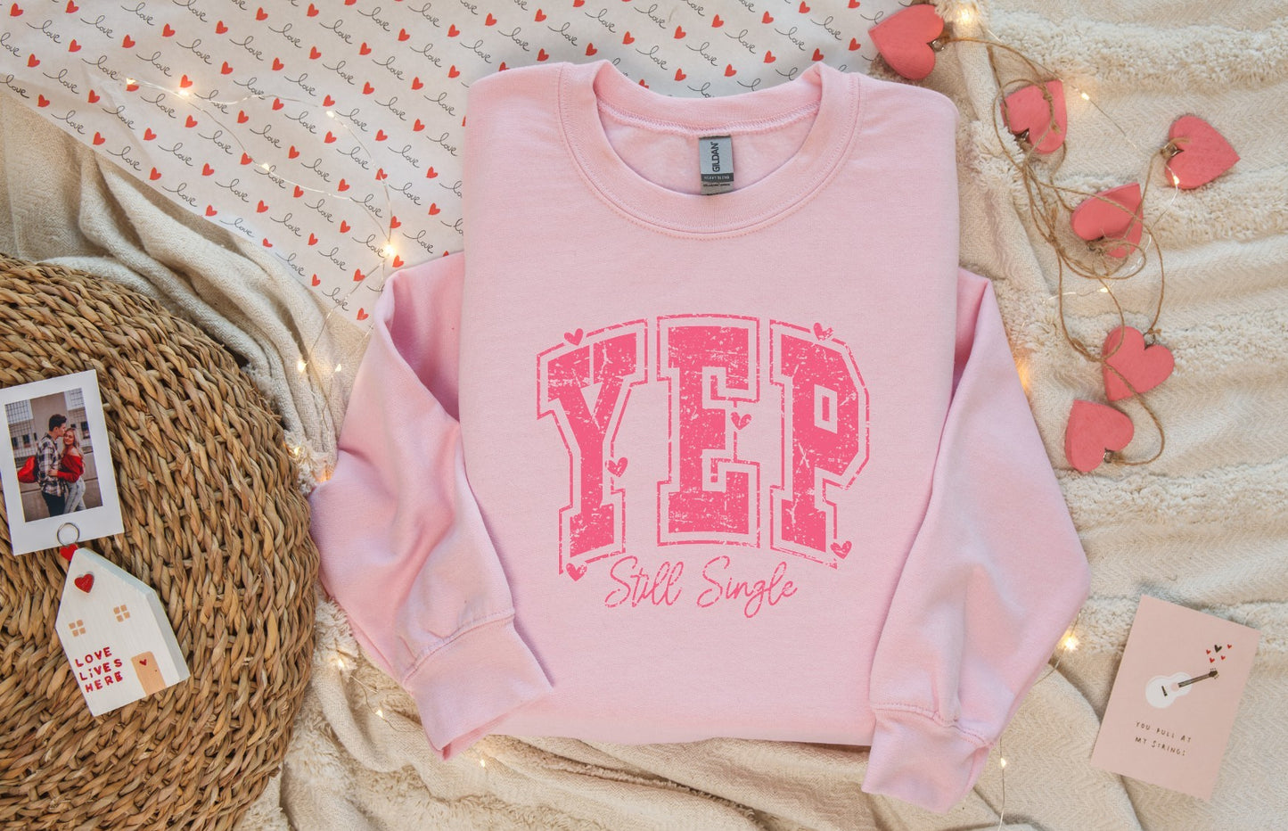 Yep I'm Single T-shirt/Sweatshirt